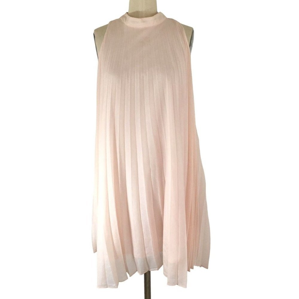 Cupcakes and Cashmere Pink Pleated Sleeveless Halter Dress Size M NEW